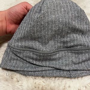 Lululemon grey/white athletic hat, one size, like new/worn once